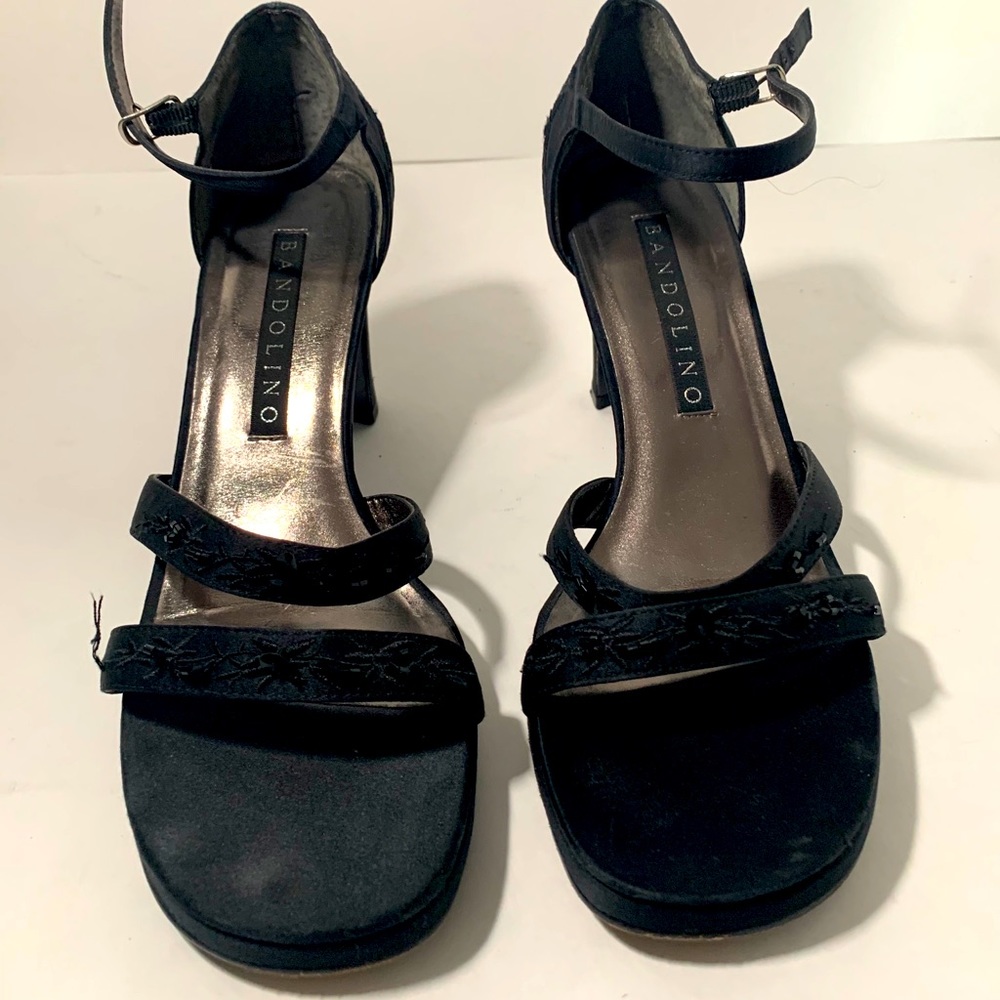 Bandolino embroidered high heels size 7